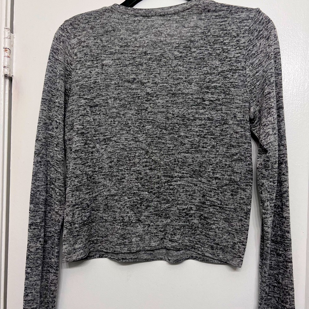 Hollister “must-have collection “ Gray long sleeve crop top